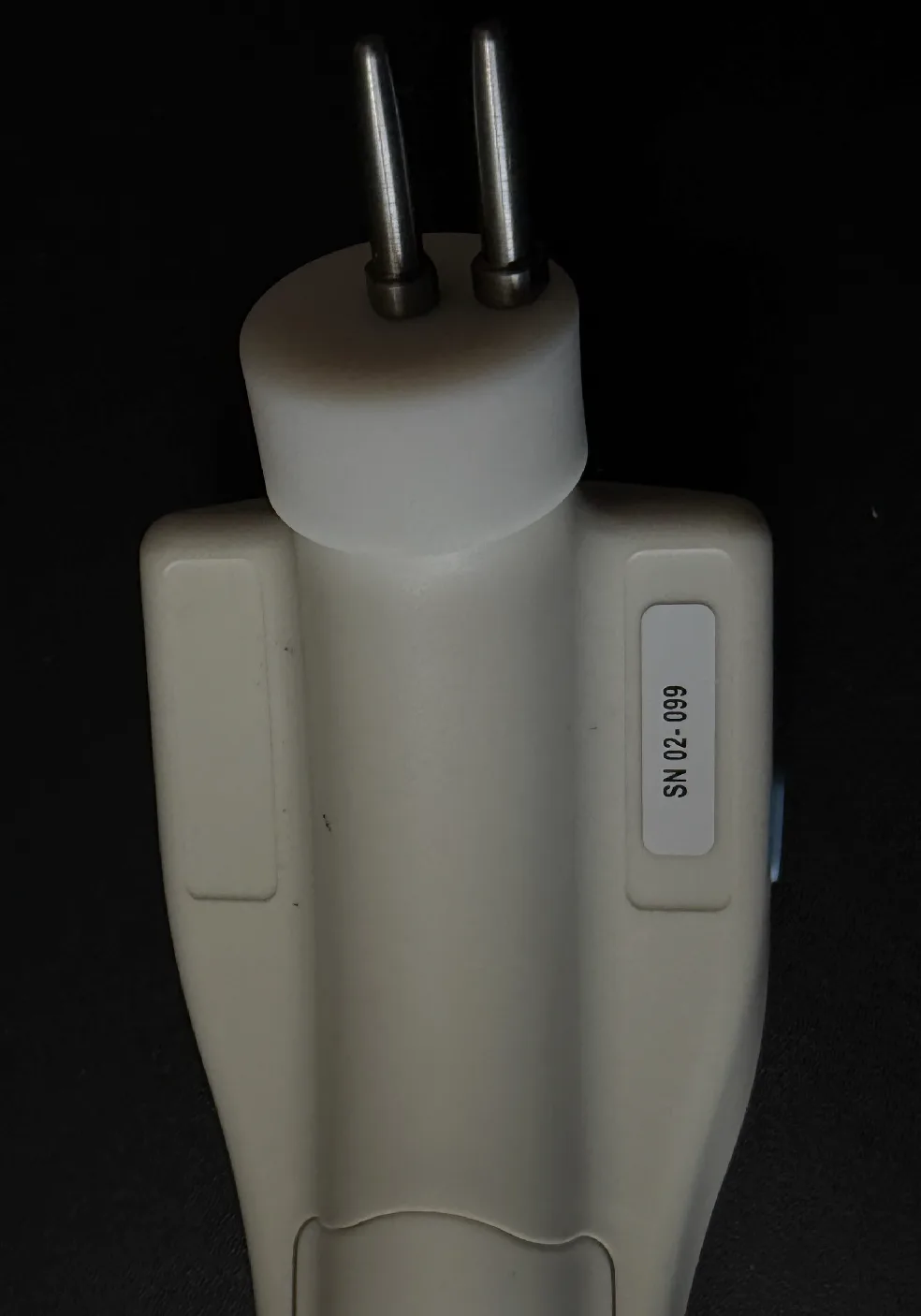 Close-up of the Epi-Scan sensor tip designed for horses and dogs